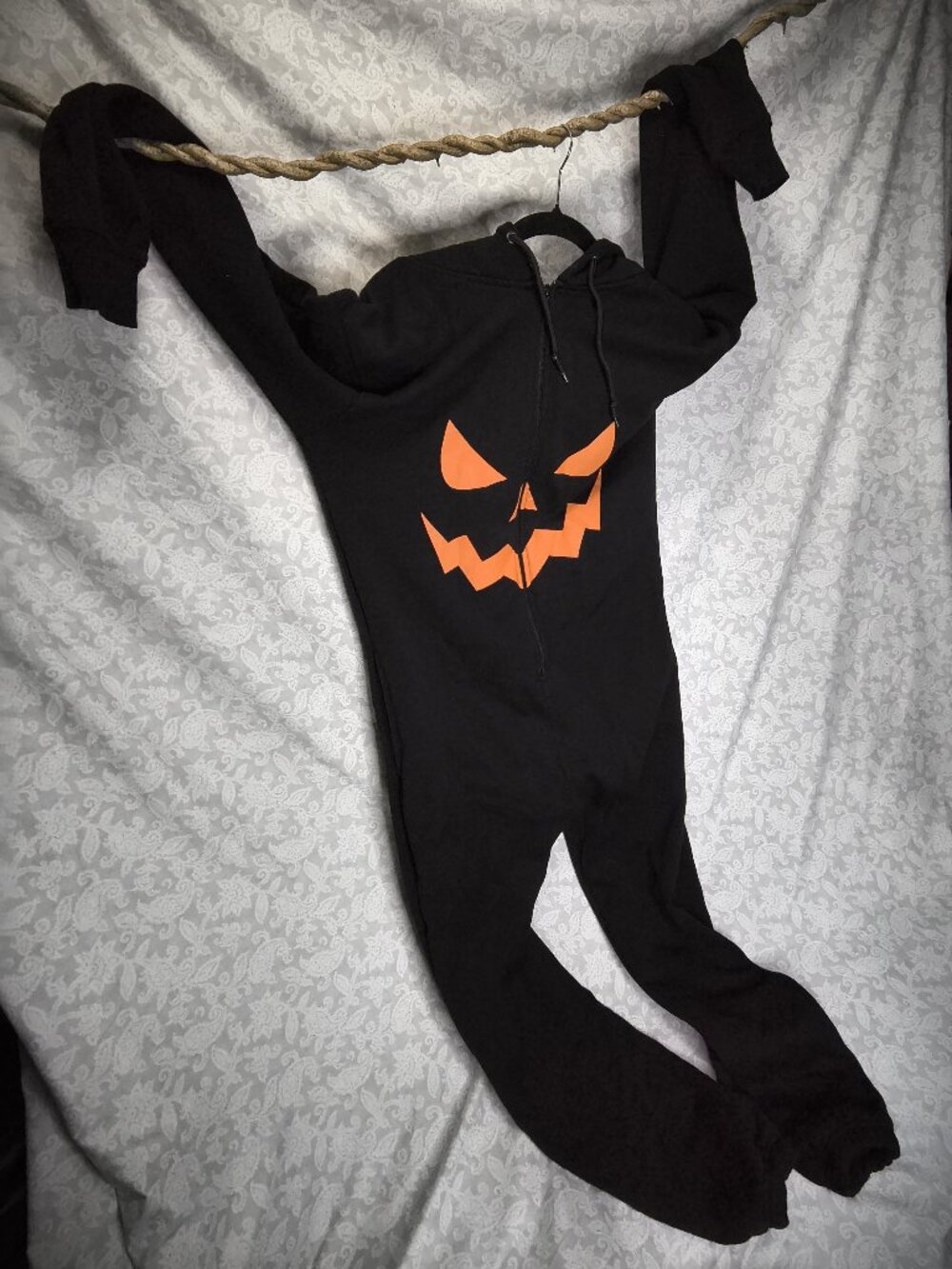 Like New!!!! Haunt Shirts Jack O Lantern Pumpkin Face Adult Unisex Onesie XL